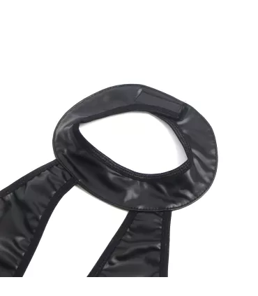 Vestido de cuero sintético con cuello halter