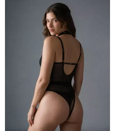 Body de tirantes con cadena de malla negra